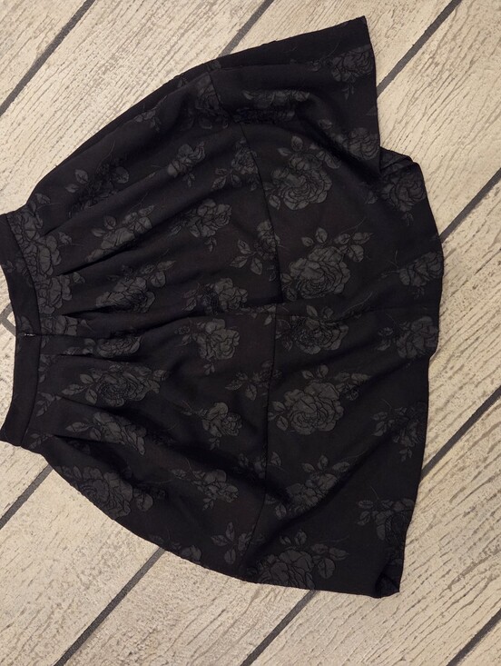 Elle Dresses & Skirts - Vintage Elle Black Floral Skirt Size 4